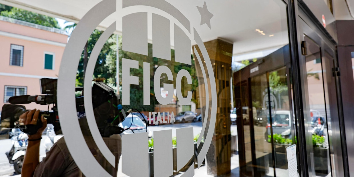 
            
            Calcio: violazioni amministrative, Rimini e Ternana deferite
          