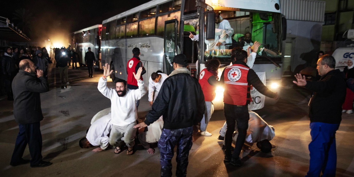 
            
            Media, 'iniziato il trasferimento degli ergastolani palestinesi'
          