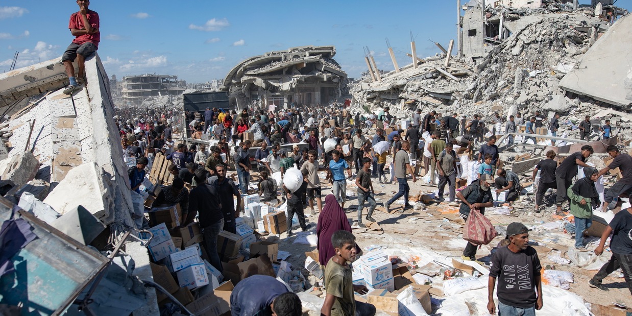 
            
            Trump, 'visiterei Gaza, mi piacerebbe metterci piede'
          