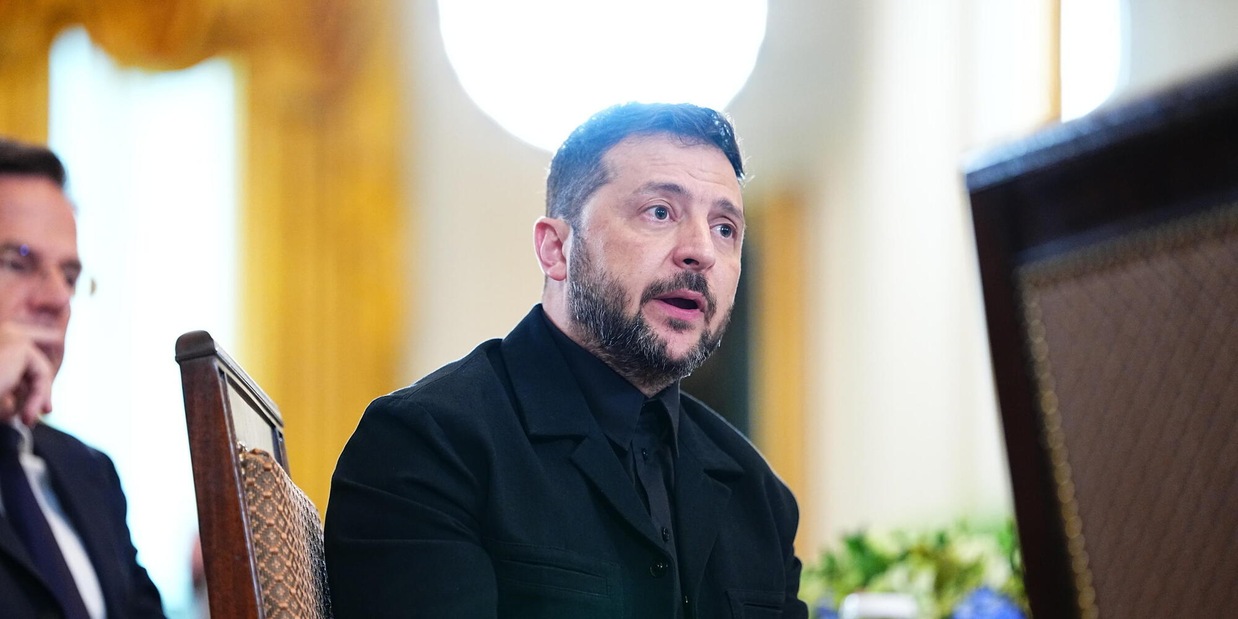 
            
            Zelensky è atterrato a Washington
          