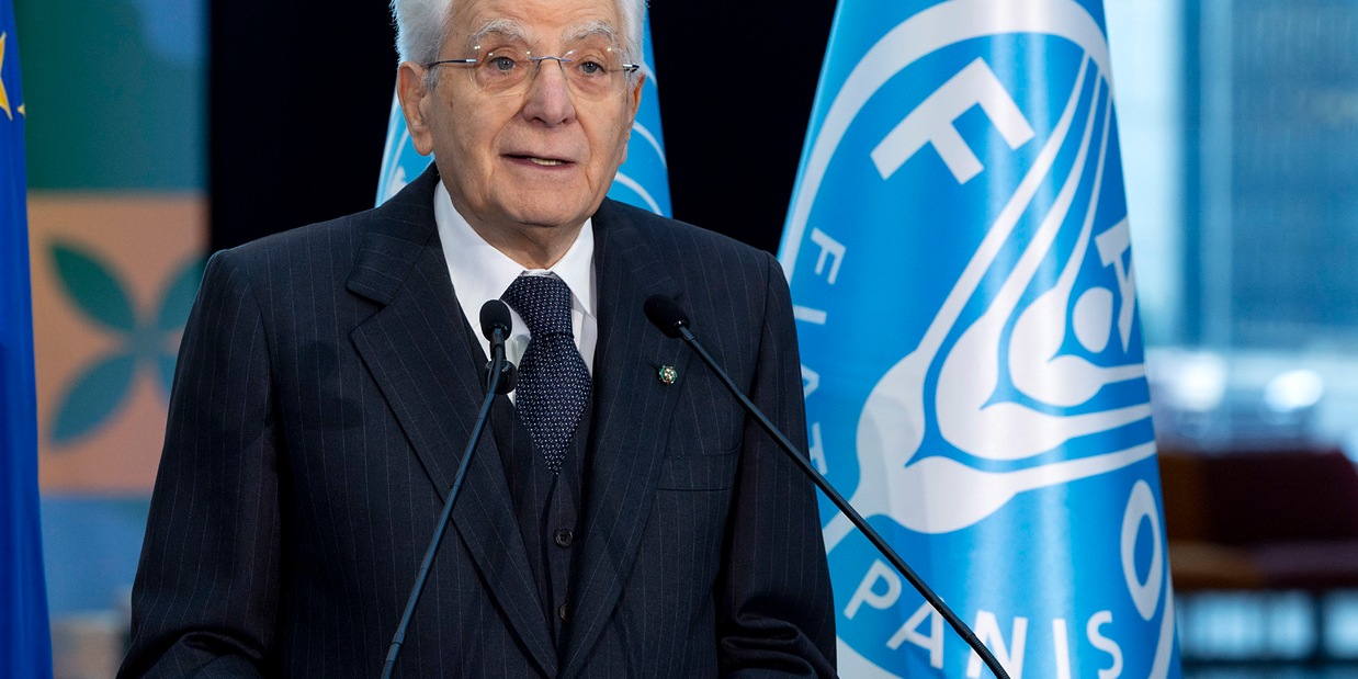 
            
            Mattarella, troppi gli squilibri nelle retribuzioni
          