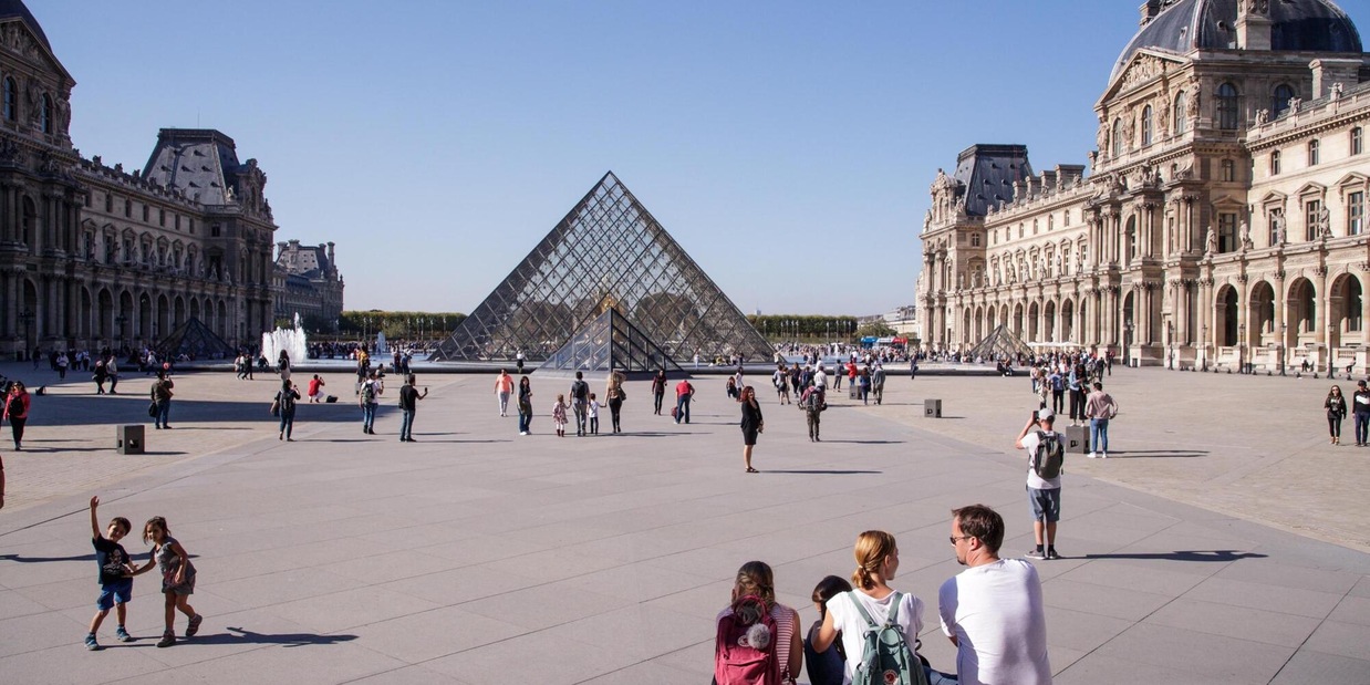 
            
            Al Louvre rubati i gioielli di Napoleone
          