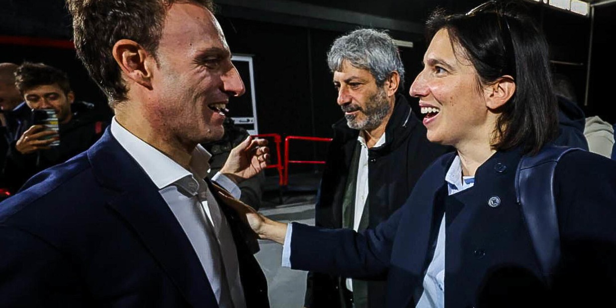 
            
            Pd Campania, condono proposta da voto di scambio
          