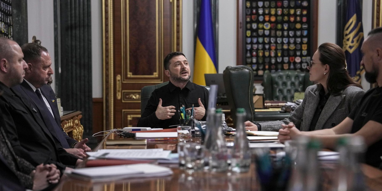 
            
            Kiev, 'il piano Usa-Russia assurdo e inaccettabile'
          