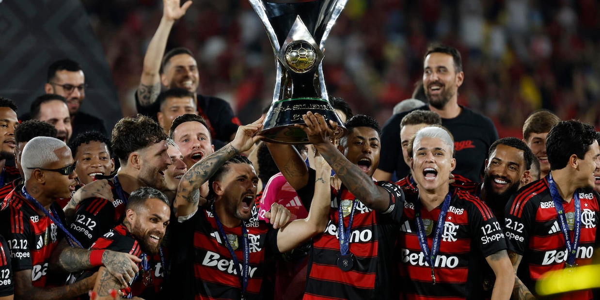
            
            Calcio, Flamengo campione della serie A in Brasile
          