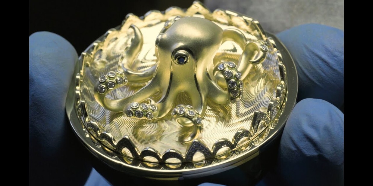 Furto da film: ladro ingoia l’uovo Fabergé di James Bond. Quanto vale