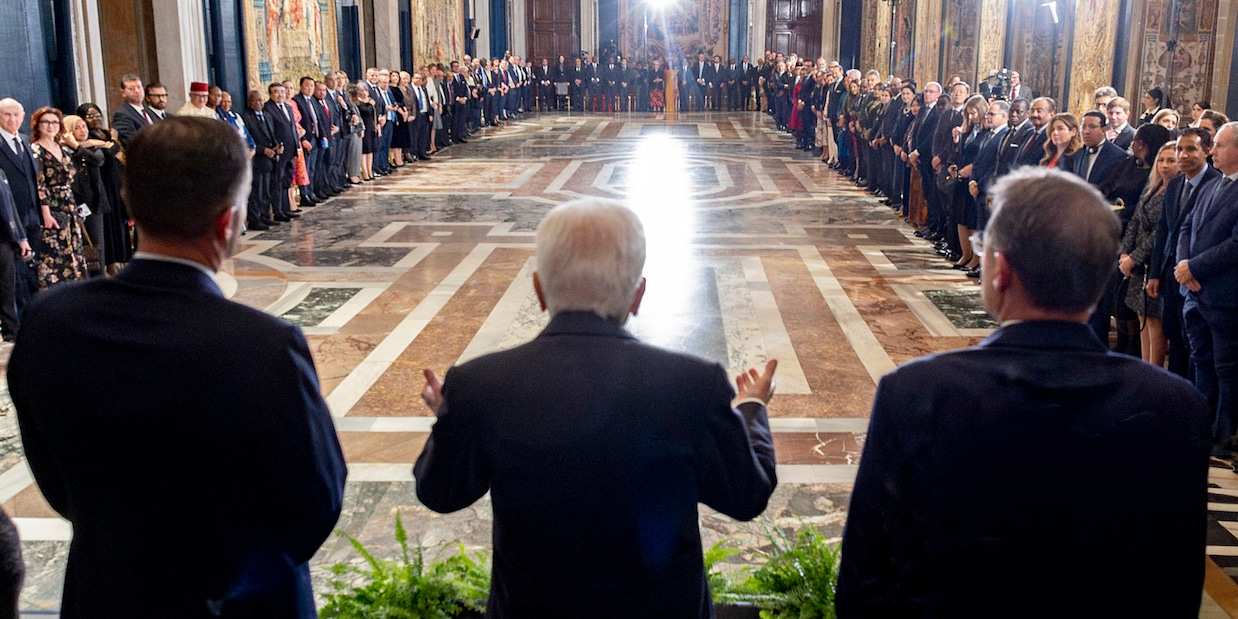 
            
            Mattarella, inediti centri opachi di potere disinformano
          