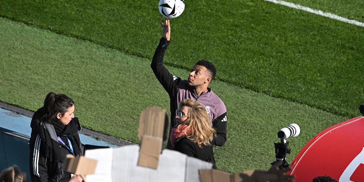 
            
            Real Madrid, Mbappé infortunato al ginocchio sinistro
          