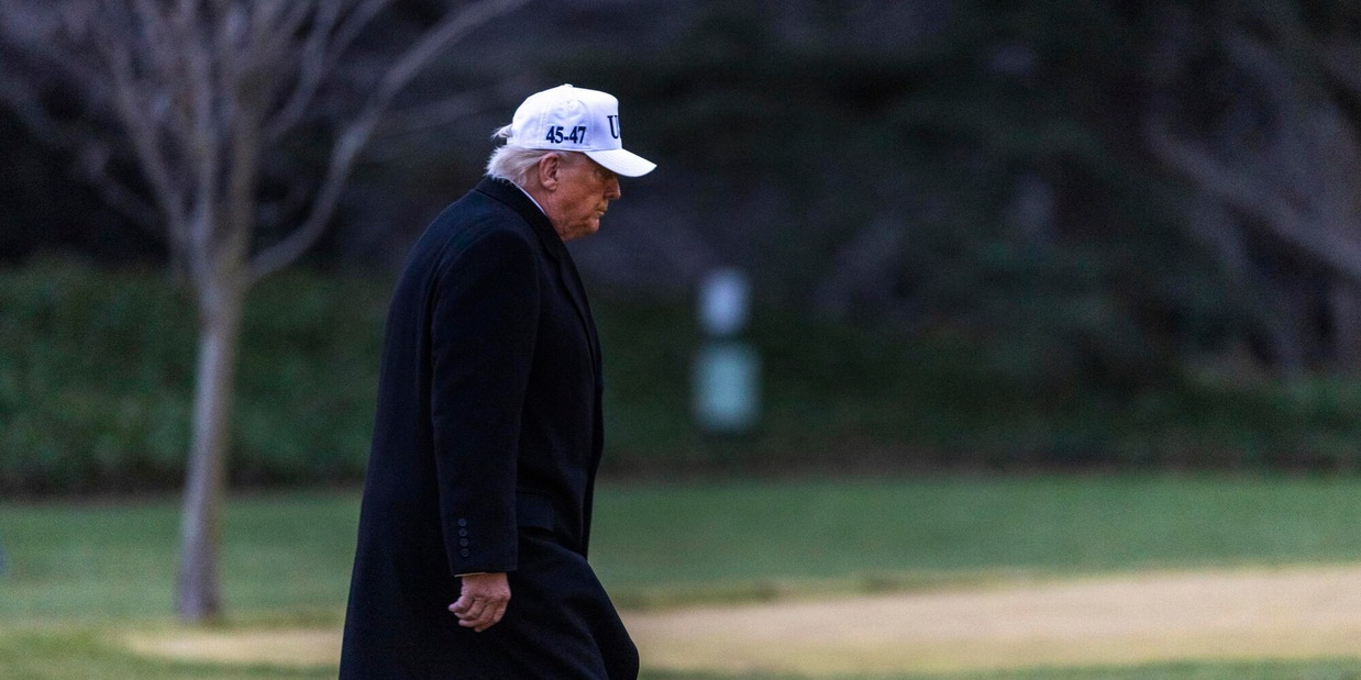 
            
            Ford sospende il dipendente che aveva contestato Trump
          