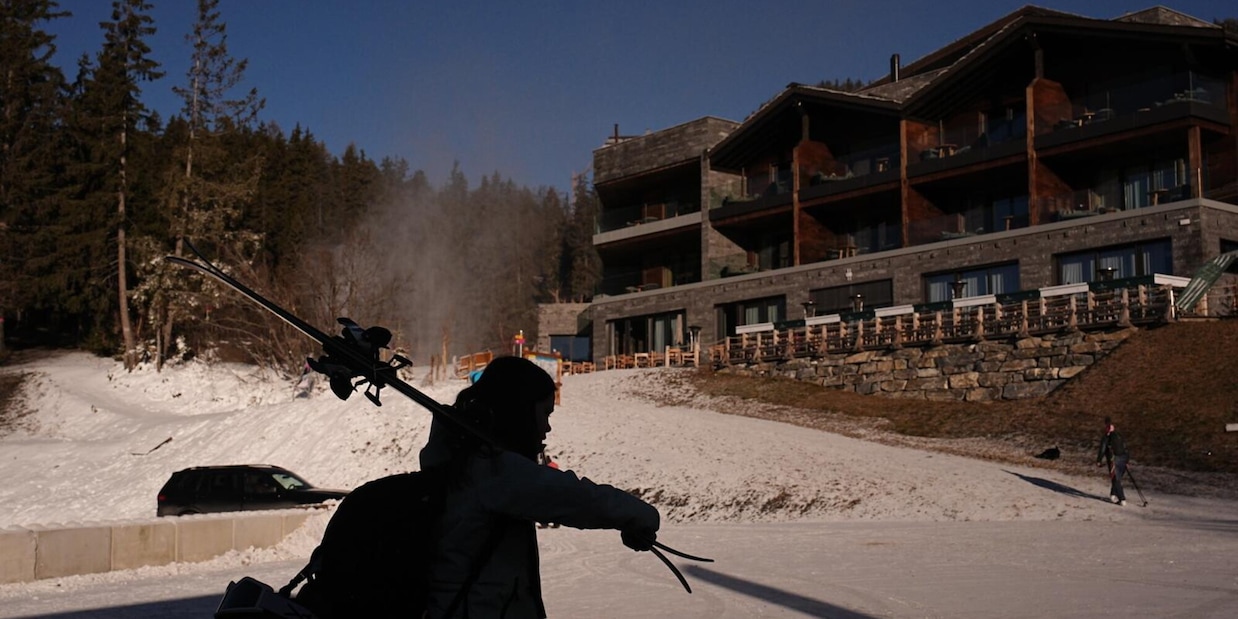 La Coppa del Mondo di sci non si ferma a Crans Montana: il lutto per le azzurre in gara e la decisione sugli eventi