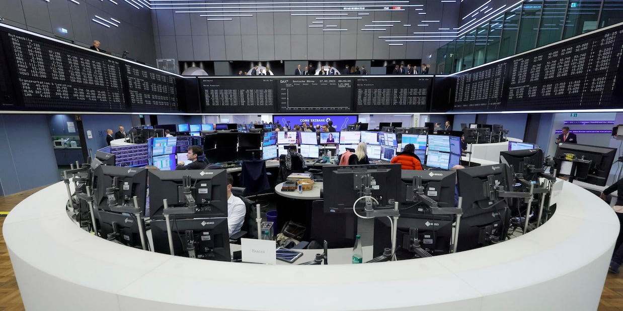 
            
            Borsa: l'Europa guadagna con le banche dopo l'avvio di Wall Street, Milano +0,9%
          