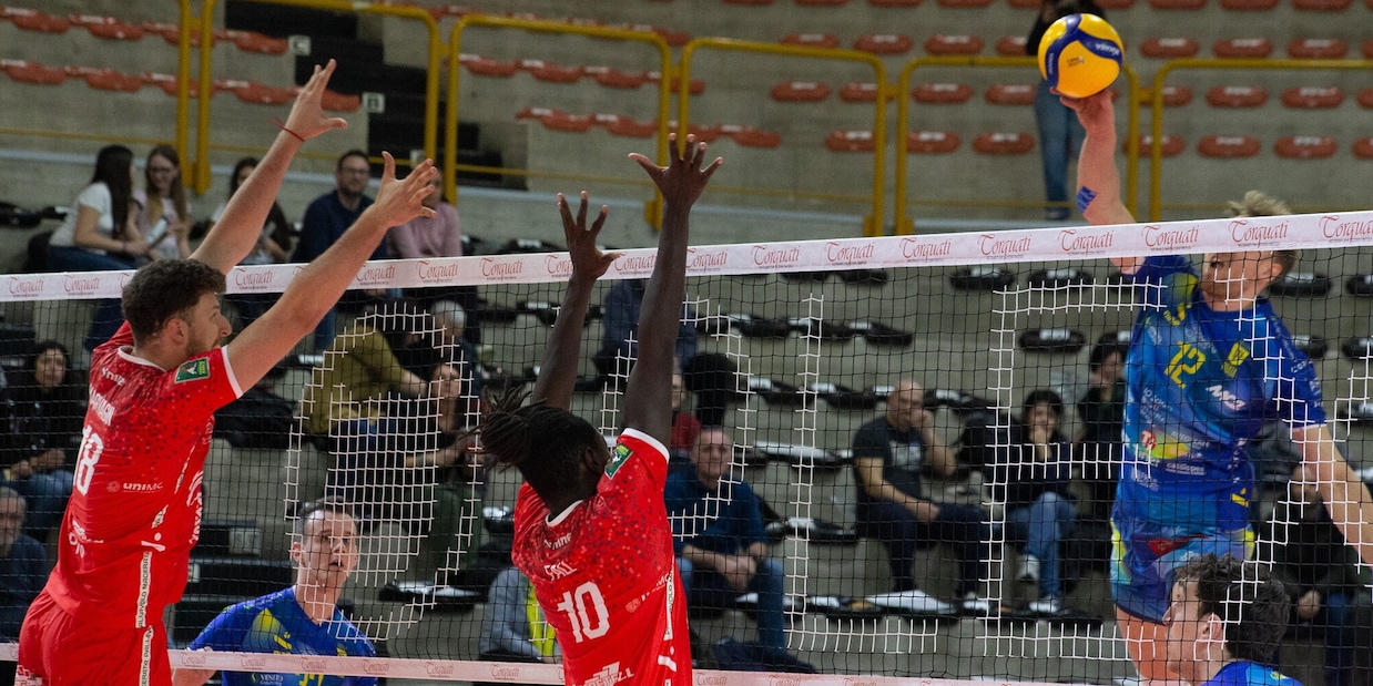 La Tinet vince a Macerata e rafforza il primato