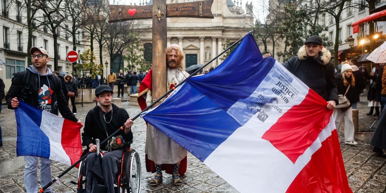 
            
            Salgono a 11 i fermi per la morte di Quentin Deranque a Lione
          