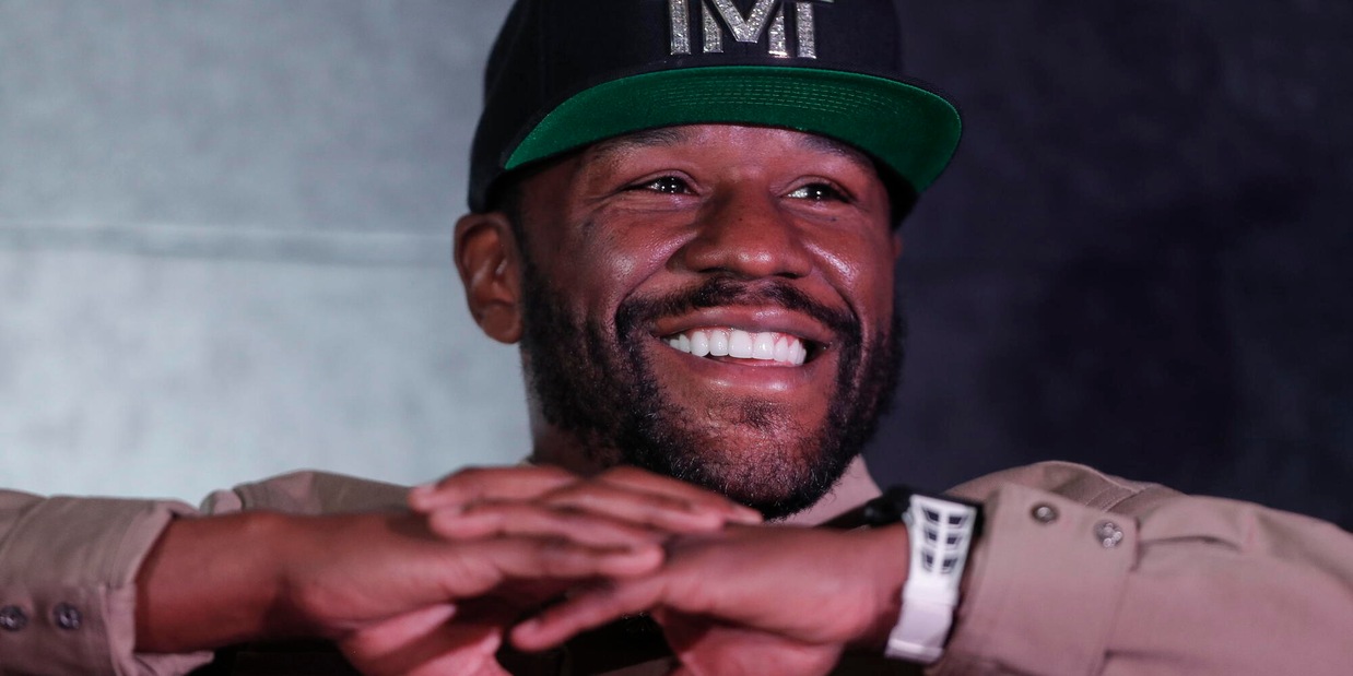 
            
            Boxe: Floyd Mayweather annuncia il suo ritorno da professionista
          
