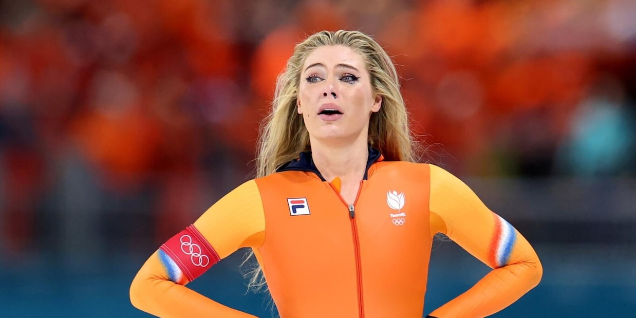 Jutta Leerdam, all'asta la tuta orange delle Olimpiadi. Offerte da capogiro