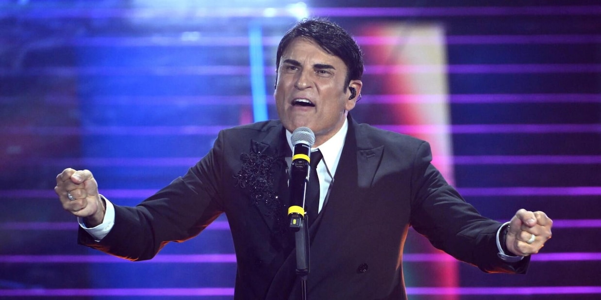 Il fuorionda di Laura Pausini durante Sal Da Vinci scatena il caos: ecco la frase esatta 
