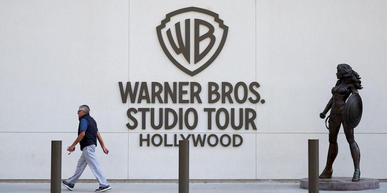 
            
            Paramount annuncia l'acquisto di Warner Bros
          