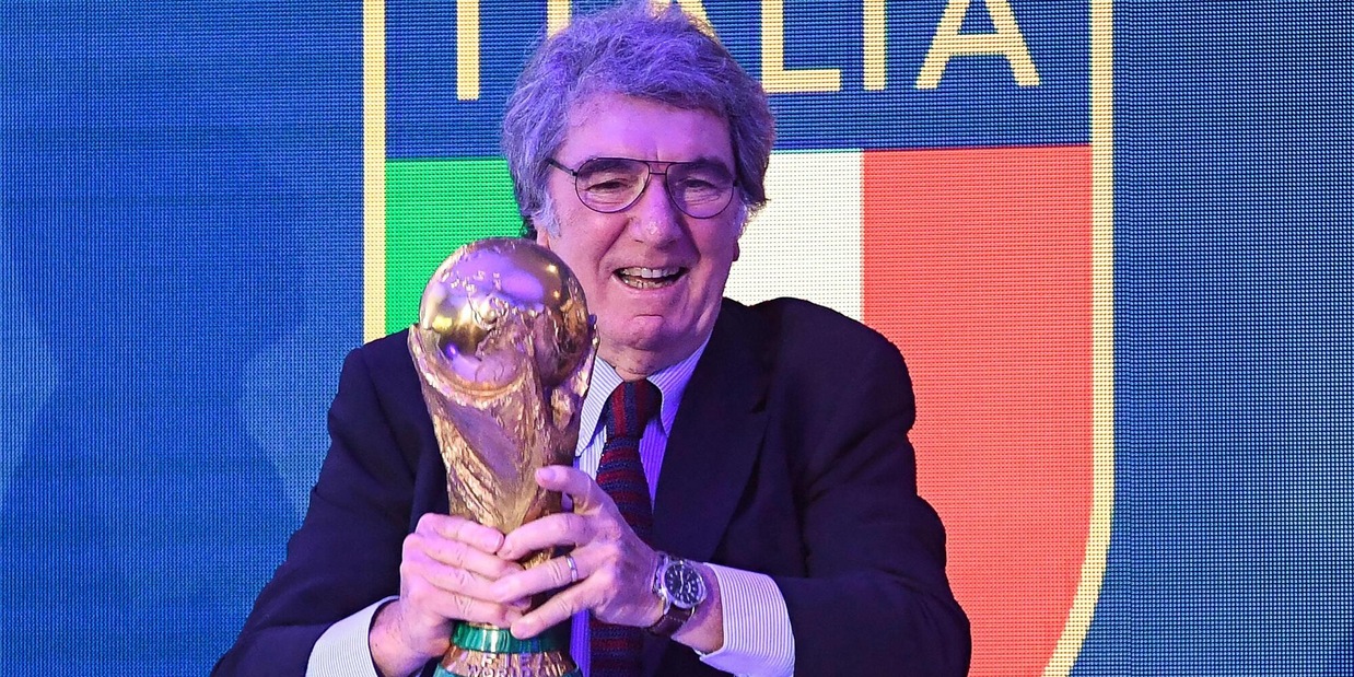 
            
            Omaggia a Zoff, Gravina 'Esempio e icona, grati per sempre'
          