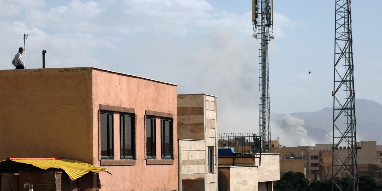 
            
            Idf, colpiti centinaia di obiettivi nell'Iran occidentale
          