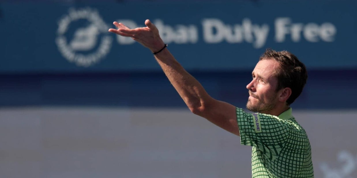 Atp, comunicato ufficiale dopo il caos a Dubai che ha bloccato Medvedev e Rublev: "In costante contatto con loro"