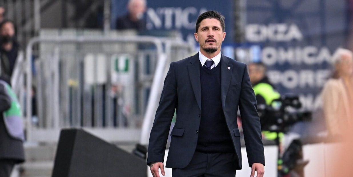 Pisacane risponde: "Fabregas si lamenta dell'erba? Io allora parlerei di..."