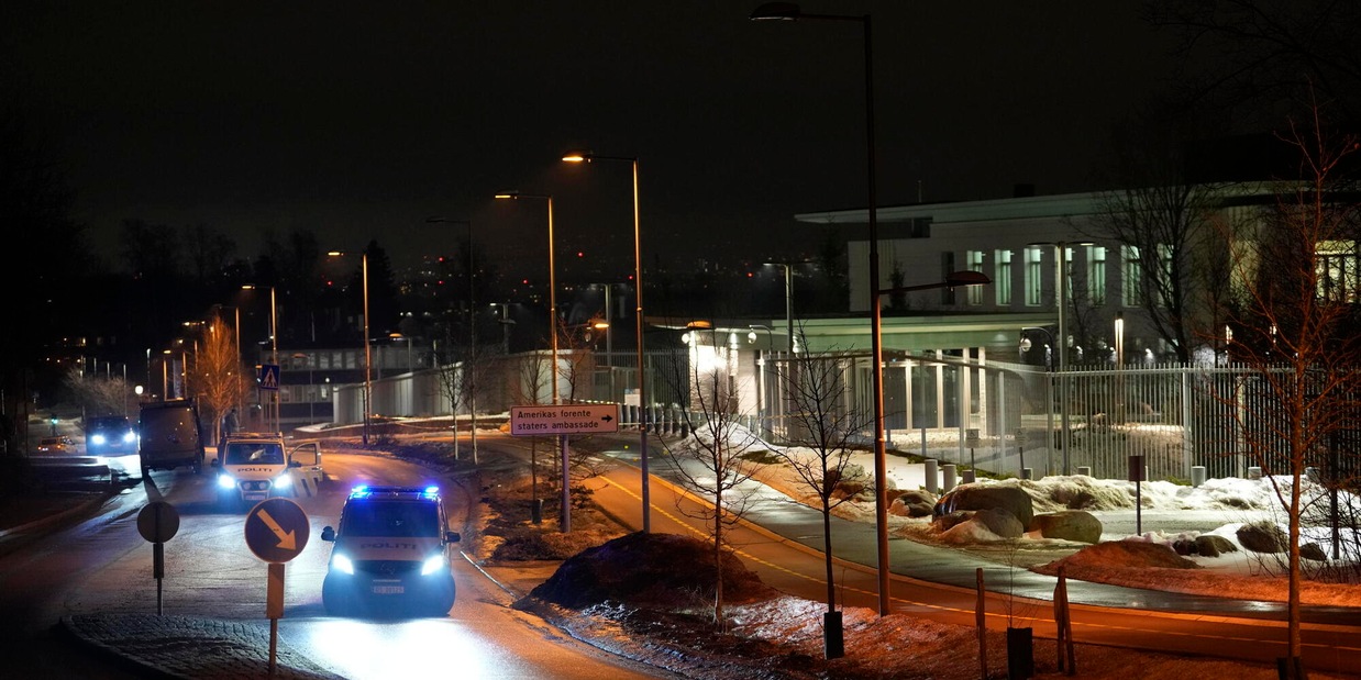 
            
            Esplosione Oslo, danneggiato un ingresso dell'ambasciata Usa
          