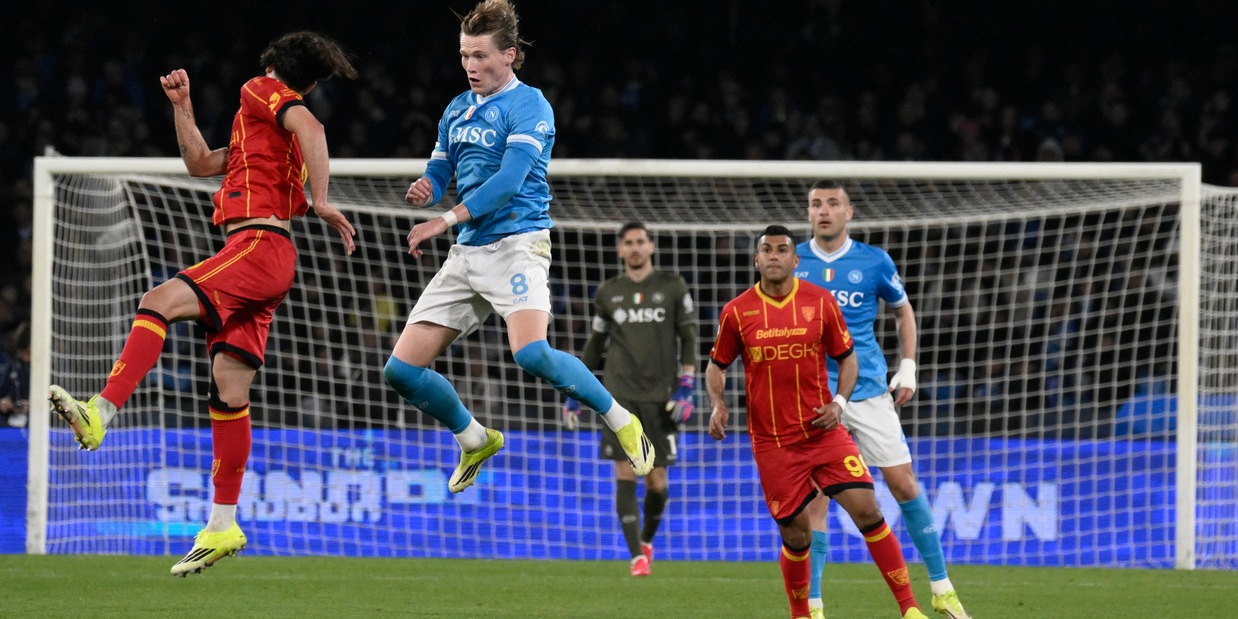 
            
            Serie A: Napoli-Lecce 2-1
          