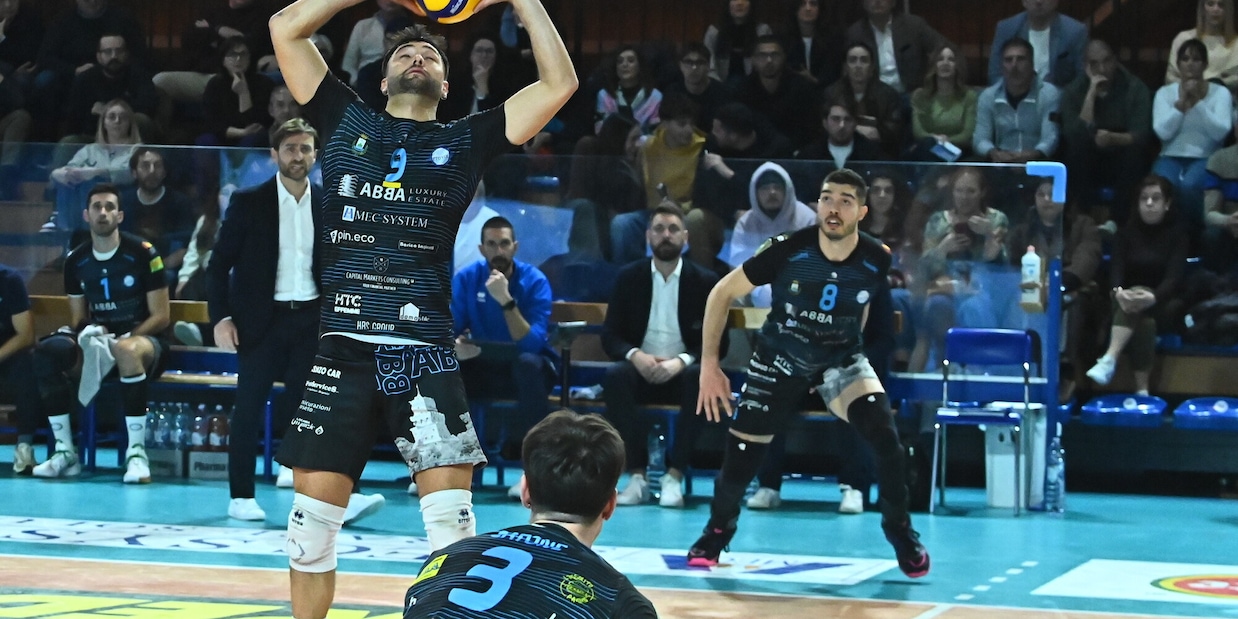 Pineto balza in testa, battuta Cantù 