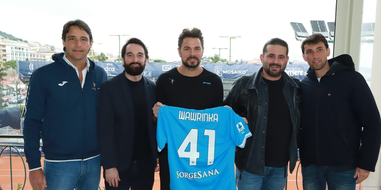 Napoli, maglia speciale per Wawrinka: lo svizzero in città per la Guerri Tennis Cup