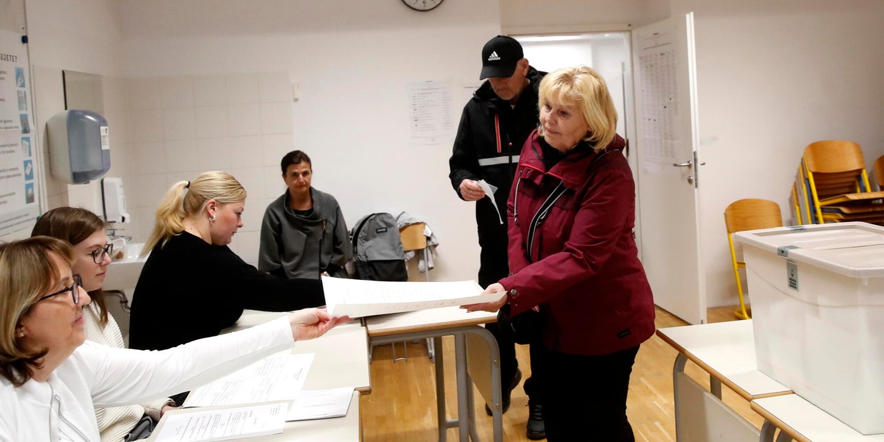 
            
            Exit poll Slovenia, liberali di Golob in vantaggio sul partito pro-Trump di Jansa
          