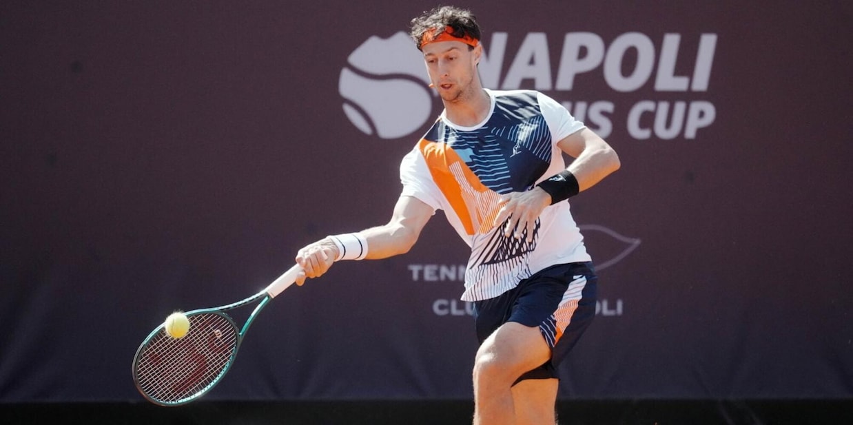 Forti e l’impresa alla Guerri Napoli Tennis Cup: la storia del numero 600 al mondo che batte il 60 dopo una corsa contro il tempo
