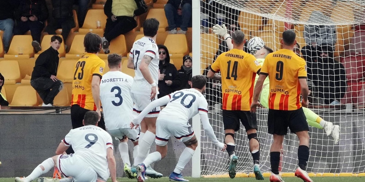 Salvemini sblocca e Beretta recupera: pari tra Benevento e Cosenza. Floro Flores vede la promozione