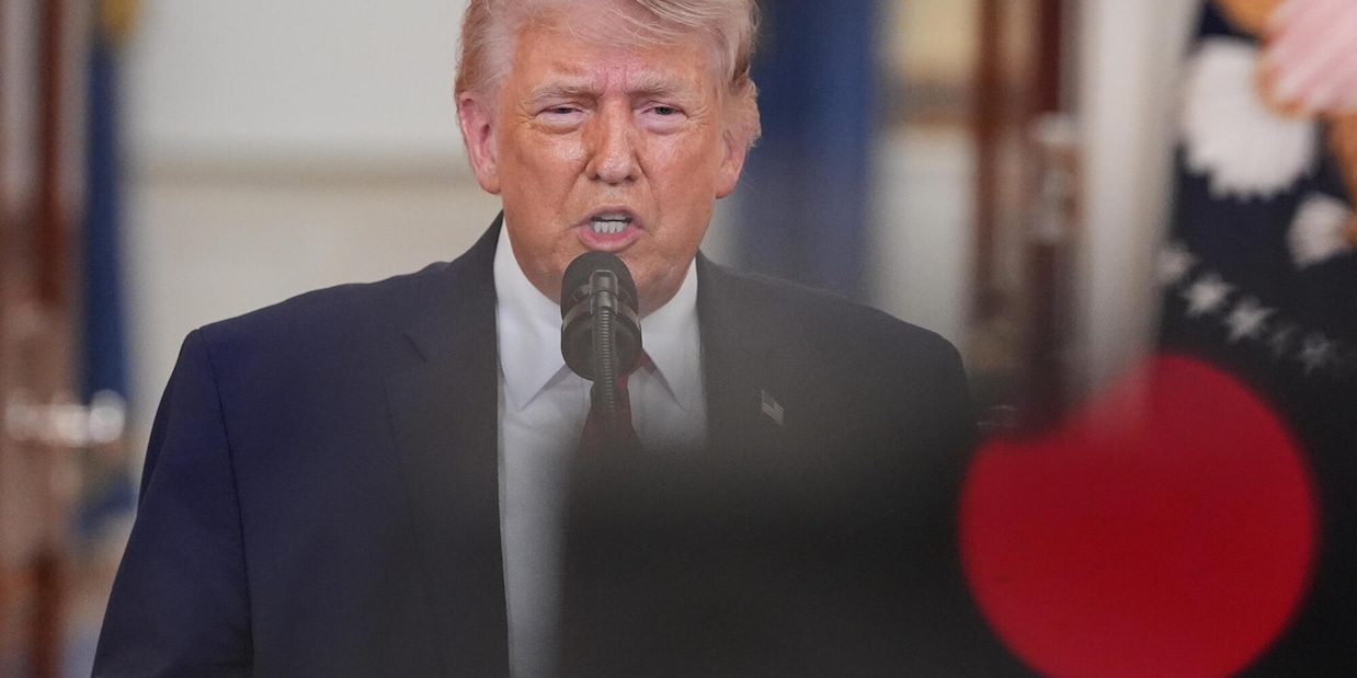 
            
            Trump minaccia centrali elettriche e ponti in Iran, 'aprite lo Stretto, bastardi'
          