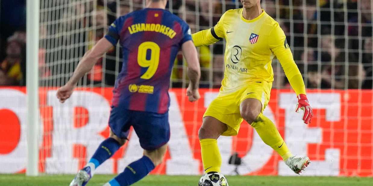 
            
            Champions: reclamo Barcellona alla Uefa per un 'mani' non fischiato
          