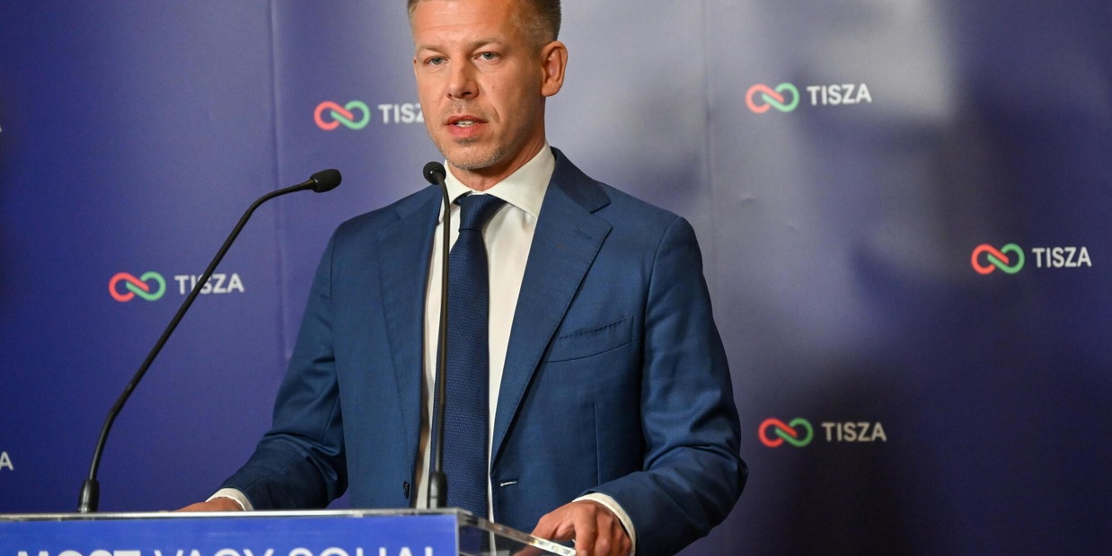 
            
            Magyar tra gli applausi della folla a Budapest, 'abbiamo liberato l'Ungheria'
          