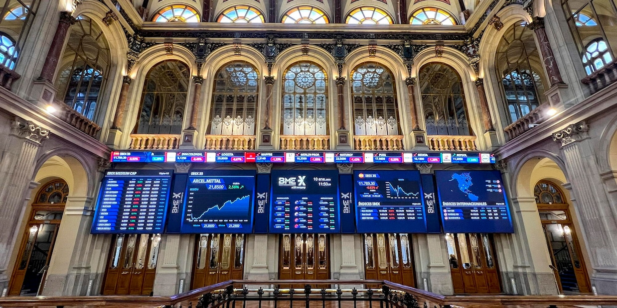 
            
            Borsa: l'Europa in calo guarda a Wall Street, Milano -1,4%
          