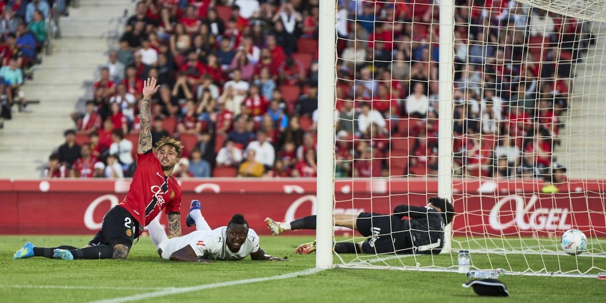 Liga, l'ex romanista Sadiq salva il Valencia a Maiorca