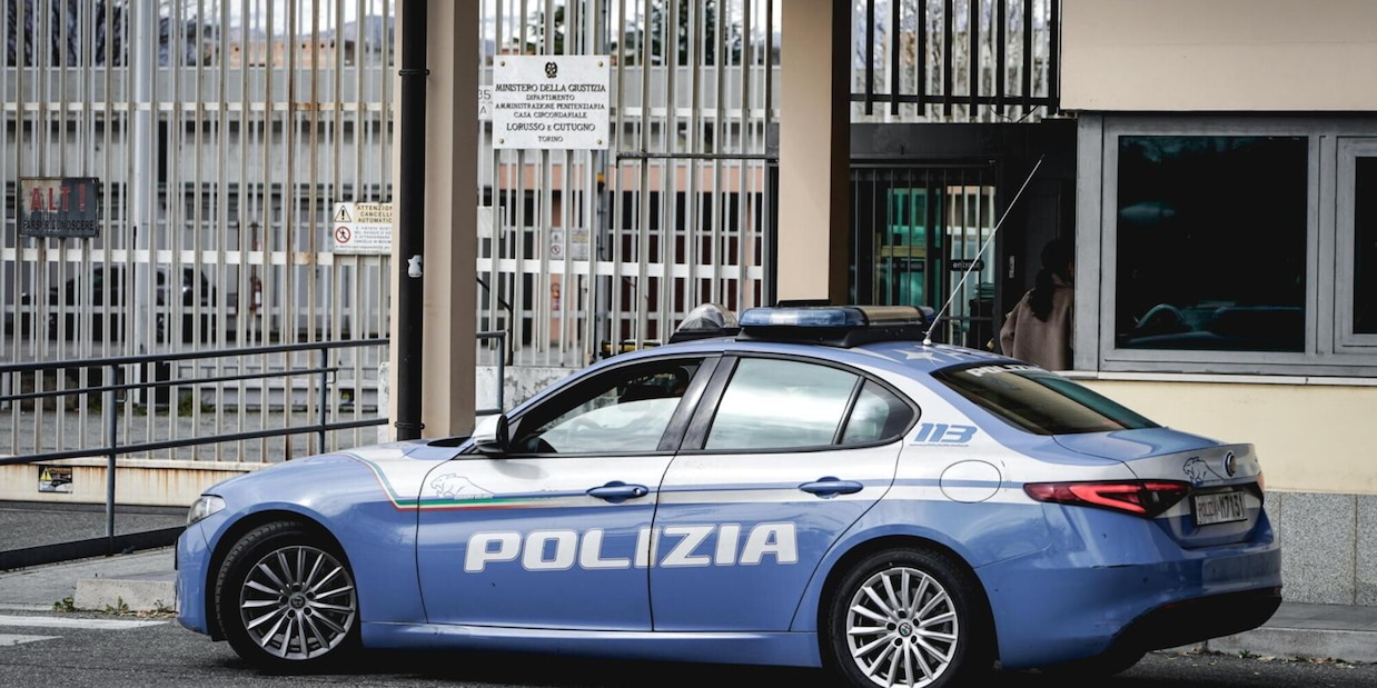 Inchiesta escort, l'indagine si allarga: svelati alcuni nomi dei calciatori cercati nei telefoni