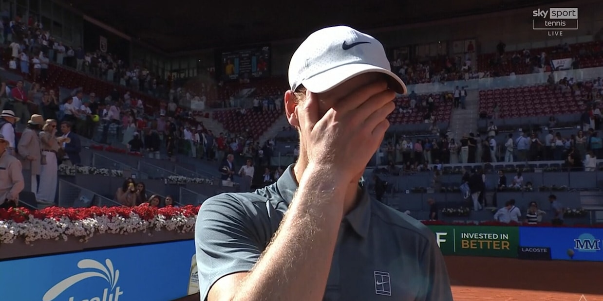 Sinner, che imbarazzo per il siparietto durante l'intervista: "Non ho bisogno di una app di incontri..."