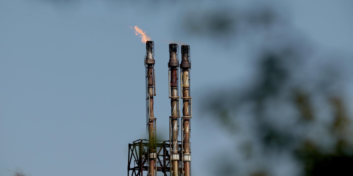 
            
            Corre il prezzo del petrolio, Brent oltre 107 dollari al barile
          