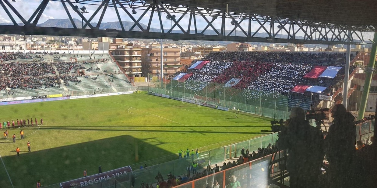 
            
            Calcio: esposto Reggina contro il Messina 'campionato falsato'
          