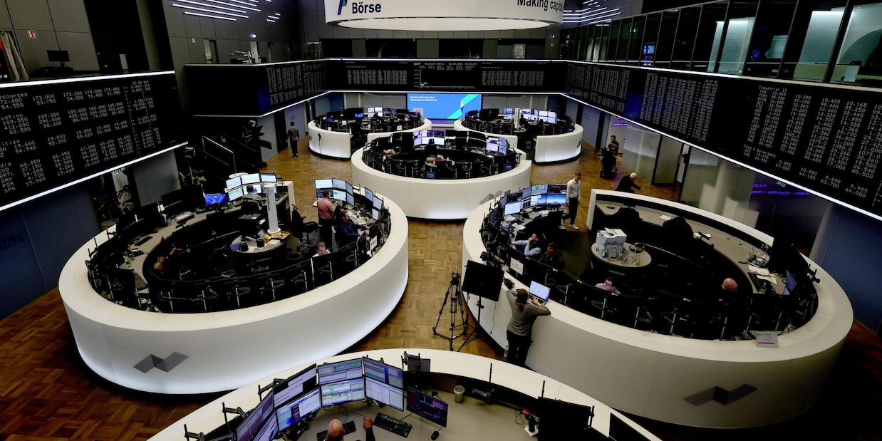 
            
            Borsa: l'Europa apre in netto calo, si guarda al Medio Oriente
          