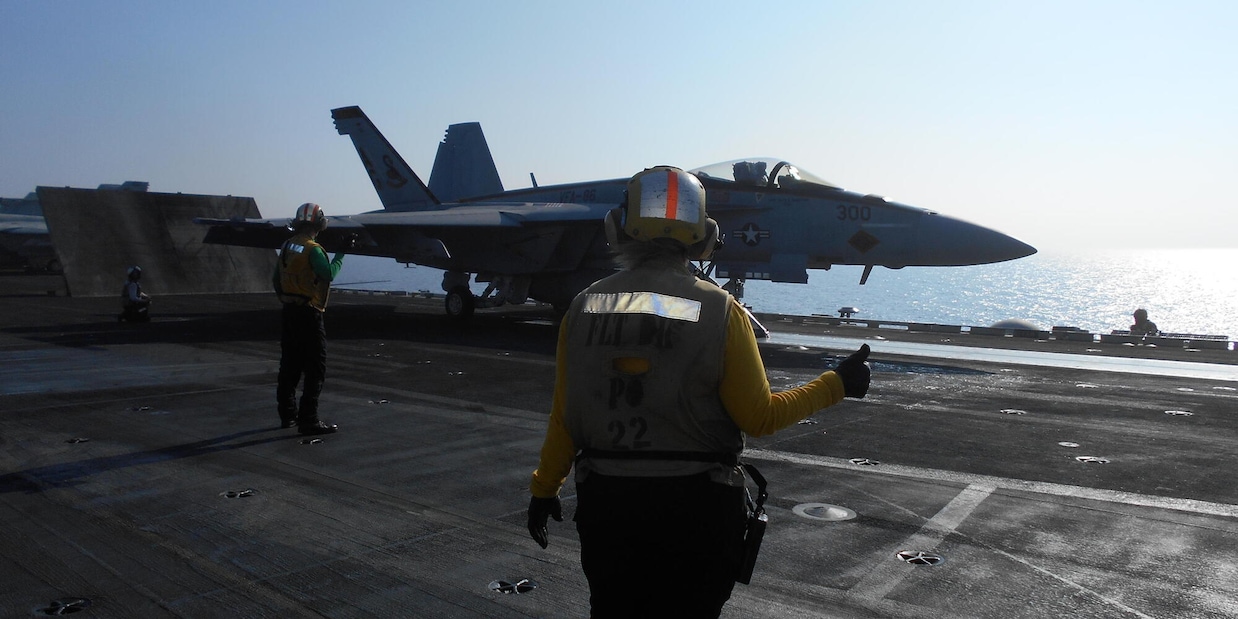 
            
            Usa colpiscono sito missili e navi Iran in autodifesa
          