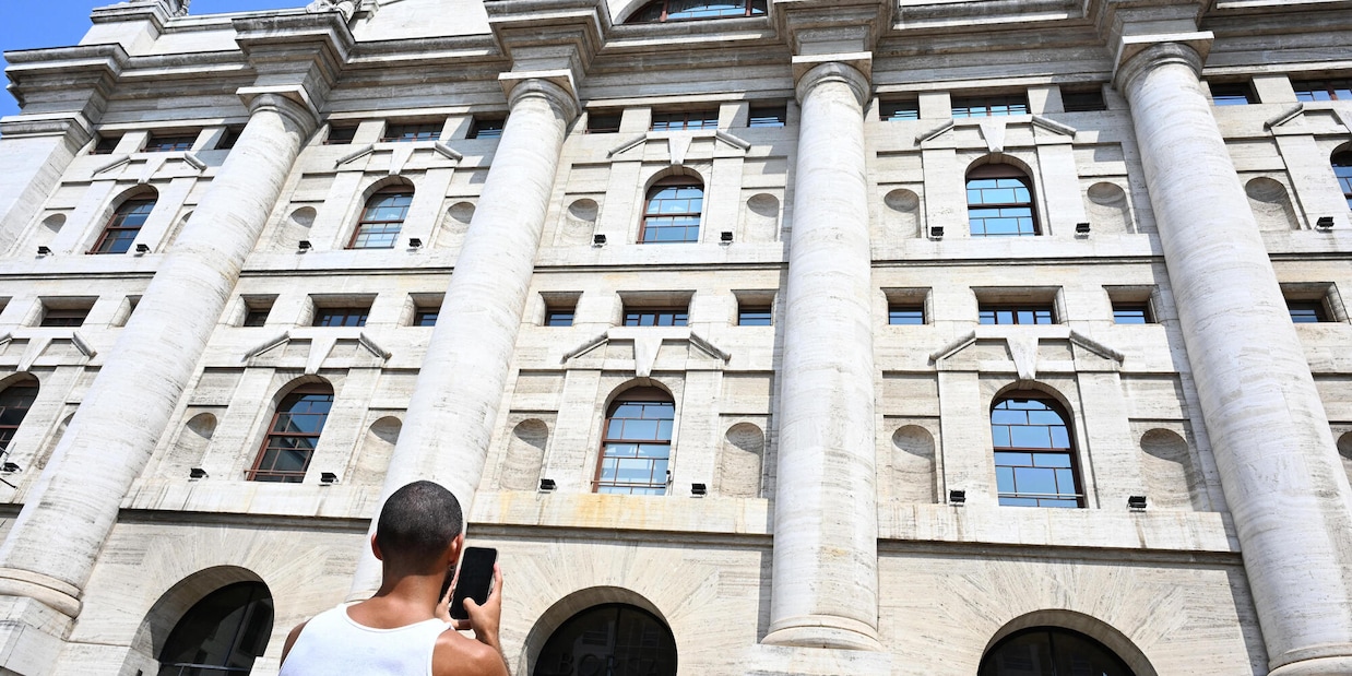 
            
            Borsa: Milano apre fiacca (-0,08%)
          