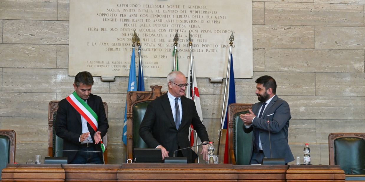 
            
            Ranieri cittadino onorario di Cagliari
          