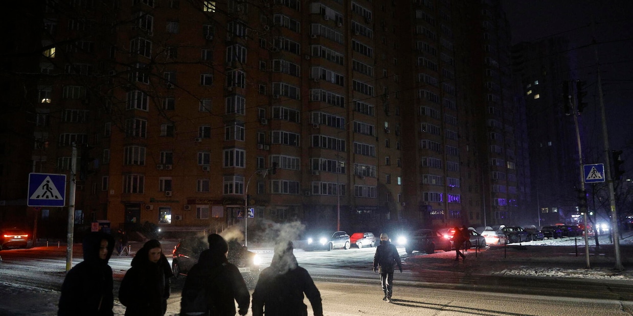 
            
            Attacco missilistico su Kiev, udite esplosioni in città
          