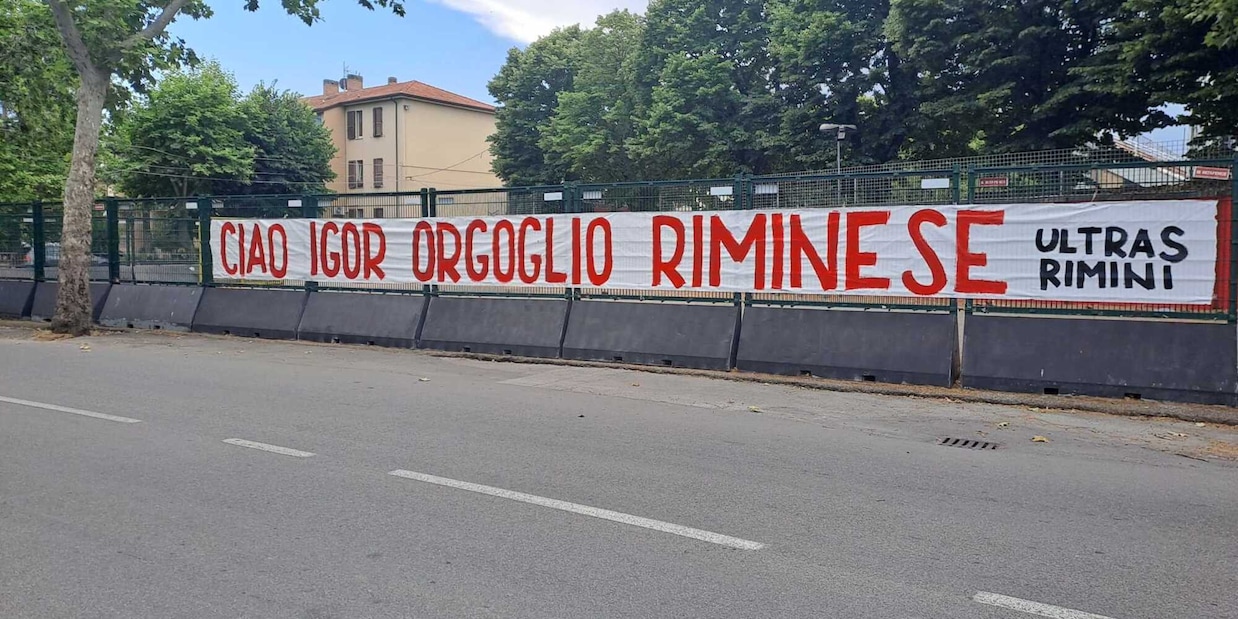 
            
            Tifosi, cori e bandiere: a Rimini l'ultimo saluto a Protti
          