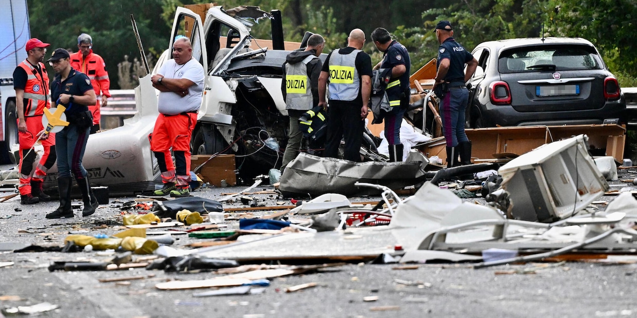 
            
            Scontro sulla Terni-Rieti, 6 vittime e 26 feriti
          