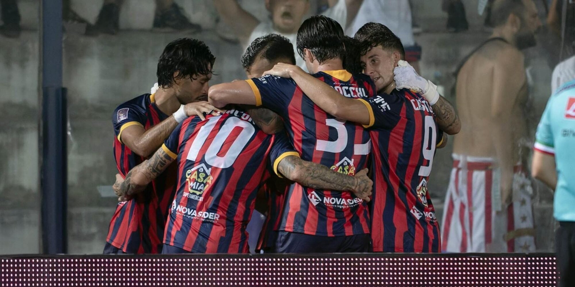 Casertana show contro l'Inter U23. Pareggia il Cosenza, primo punto anche per il Crotone