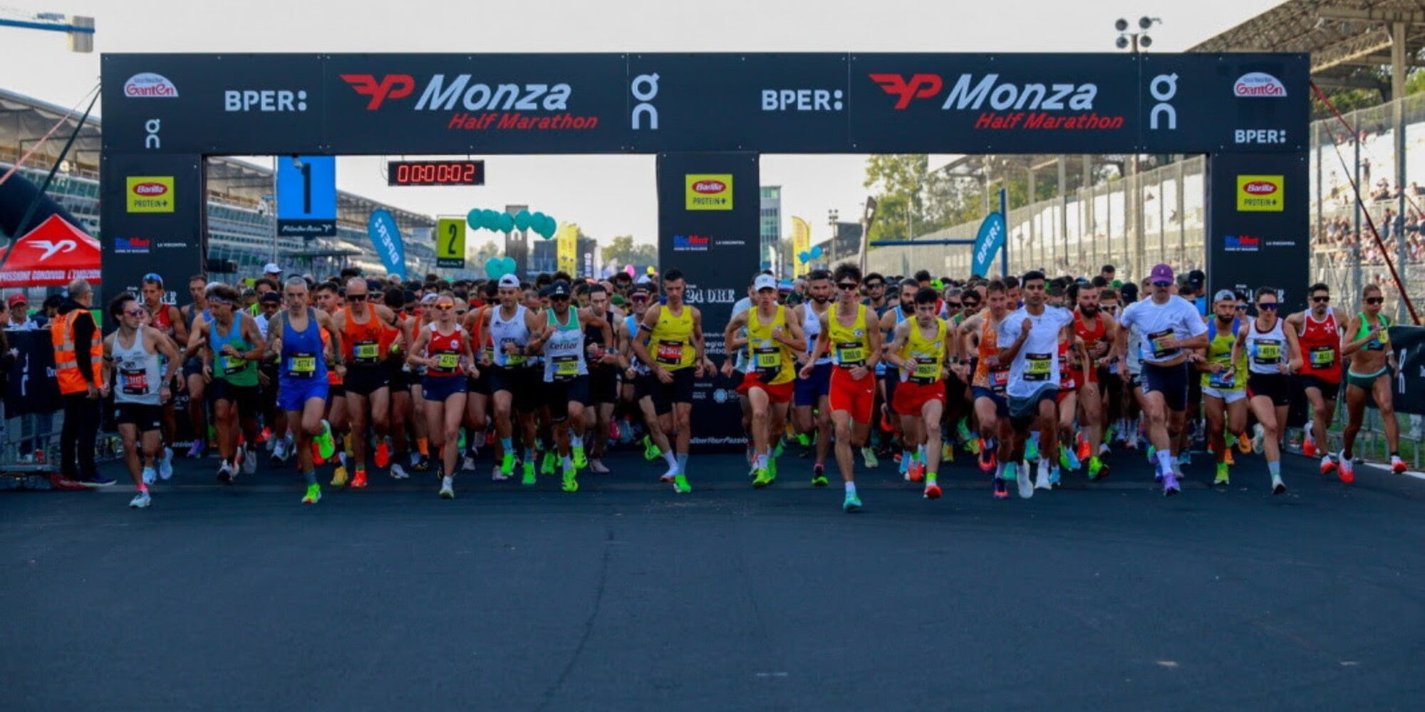 Festa per 10mila runner alla Monza Half Marathon, l'Autodromo Nazionale va di corsa